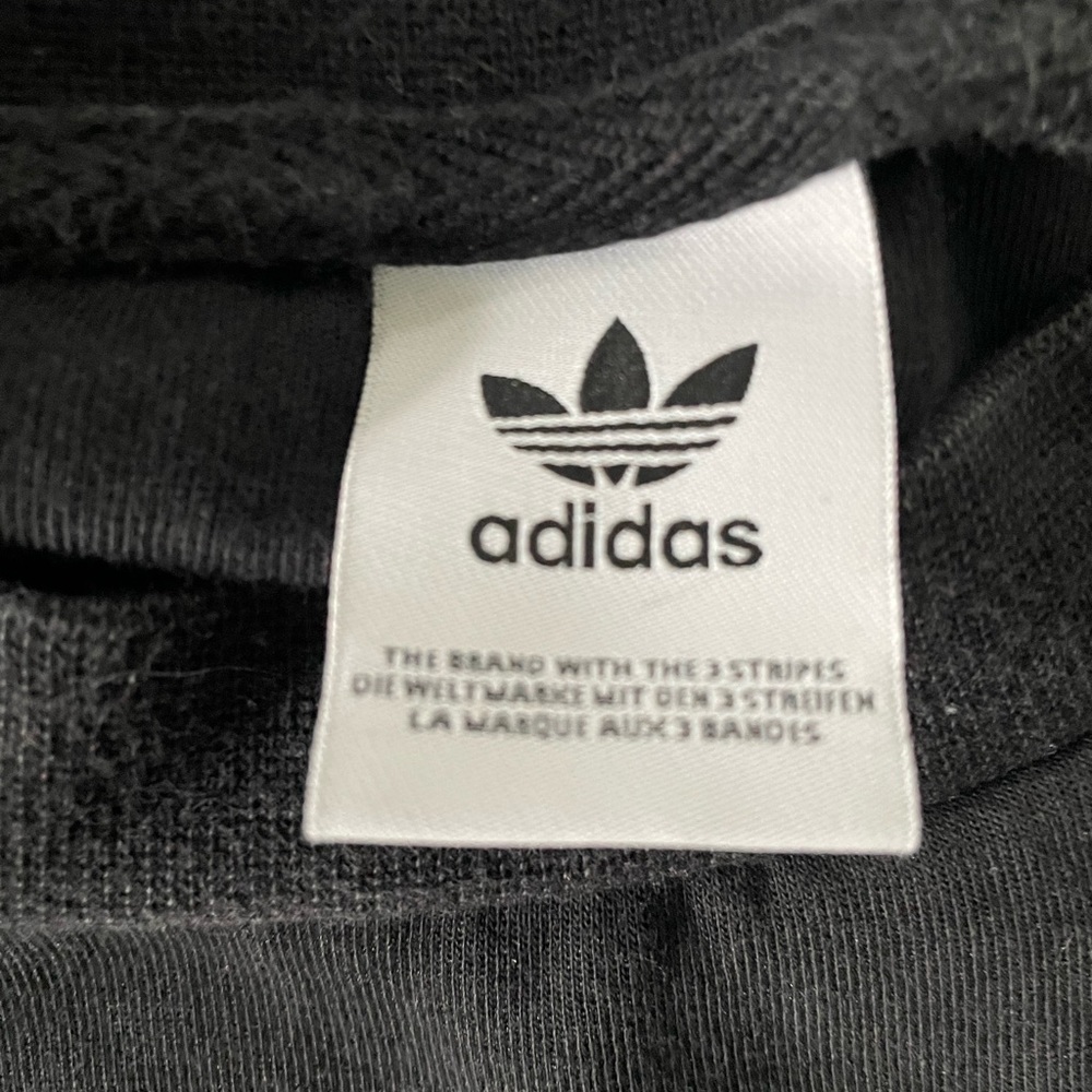 Bundle of 3 sweatshirts sized M. The grey one in the middle is cropped. - Picture 6 of 11